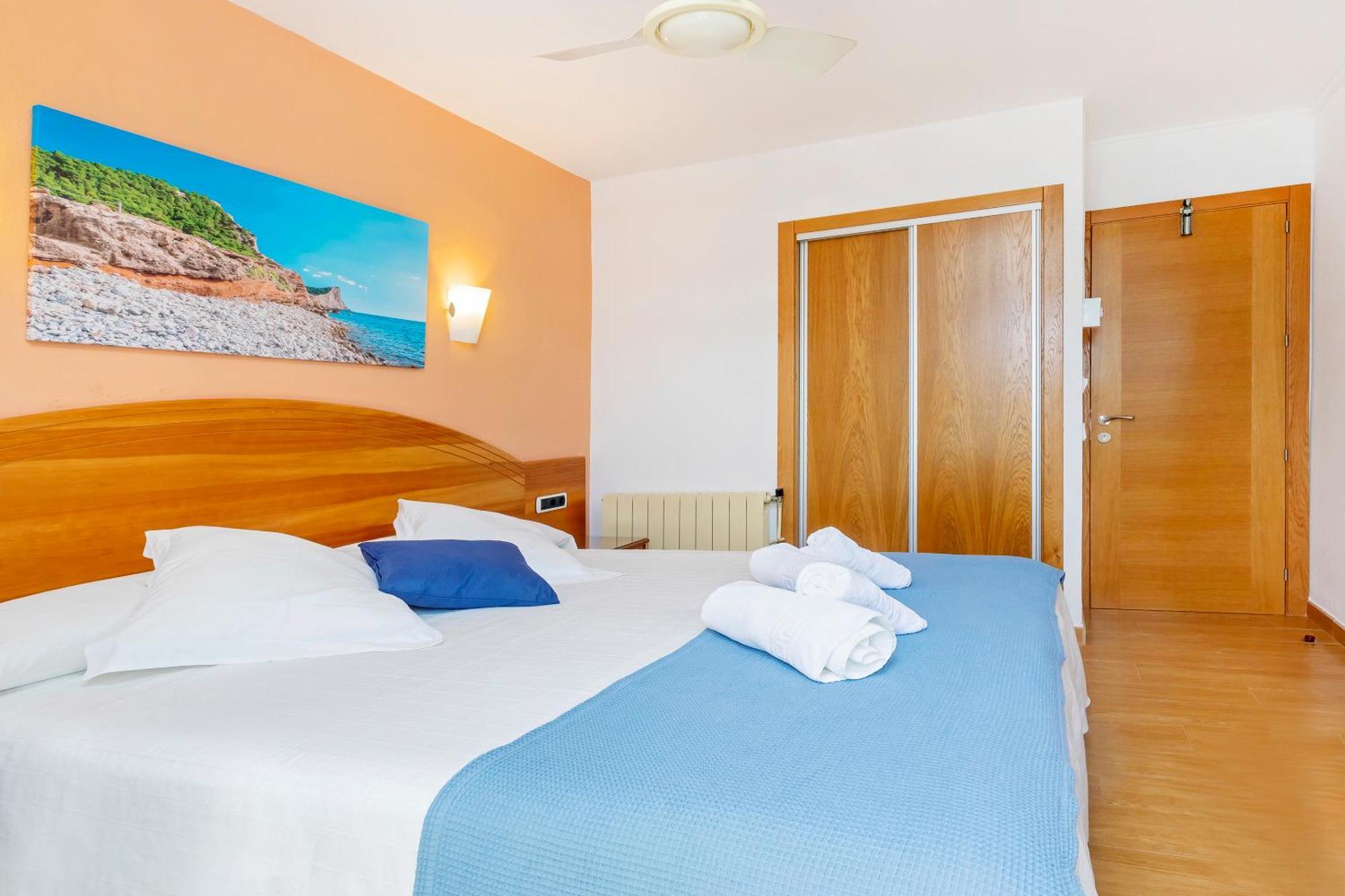 Hostal Manolita Сан-Антонио-Абад Экстерьер фото